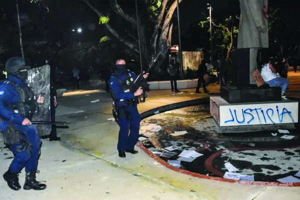 Meksika polisi ateş açtı
