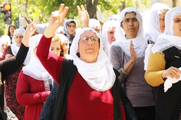 Önderliğin direnişiyle atlattık