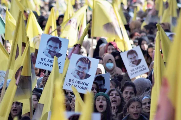 Komplocular 27 yıldır başaramadı
