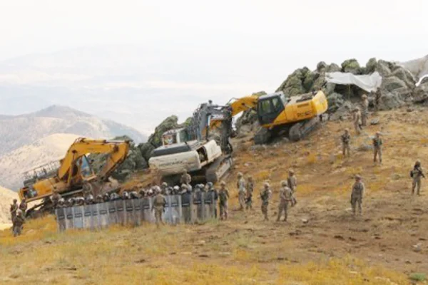 Pasûr'da halk göçe zorlanıyor