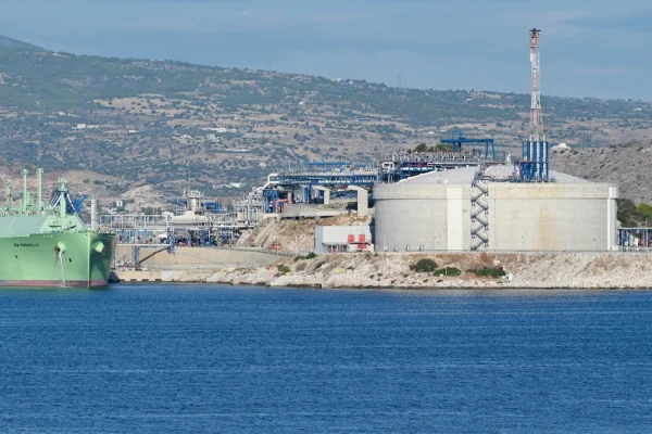 Rus enerjisine tam yasak