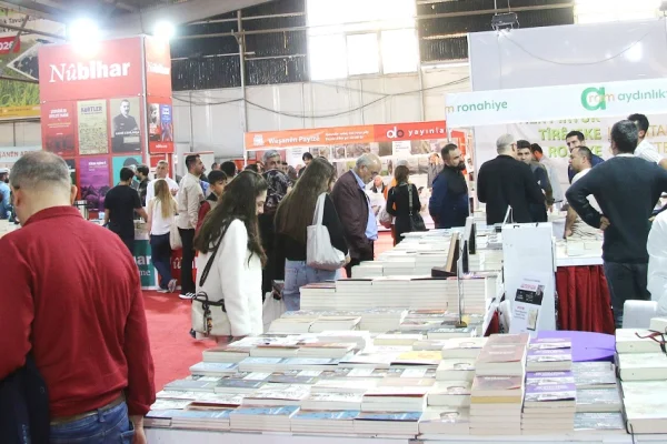 Yayınevleri uyardı: Kürtçe okur azalıyor