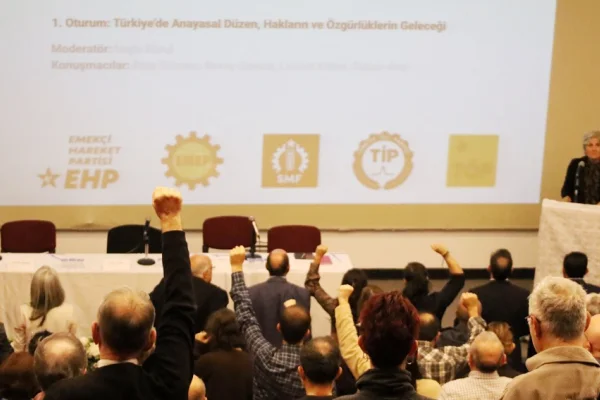CHP'yi masadan kaldırmaya çalışıyor