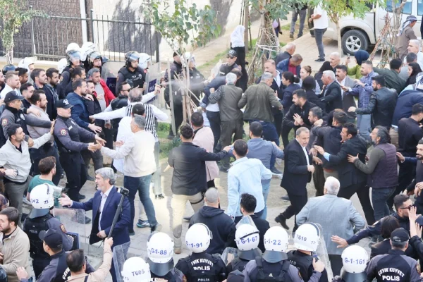 Taziyeye gidenlere polis saldırısı