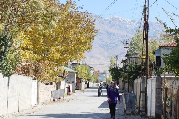 Xaçort’ta çifte işgal: Türkçe ve uyuşturucu