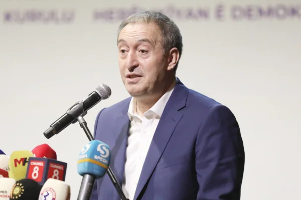AKP hükümeti hizmeti engelliyor