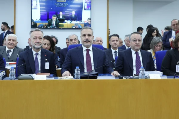 Rojava ile görüşün, merkezilikten vazgeçin