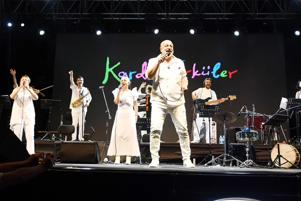 30 Yılın Öyküsü: Kardeş Türküler