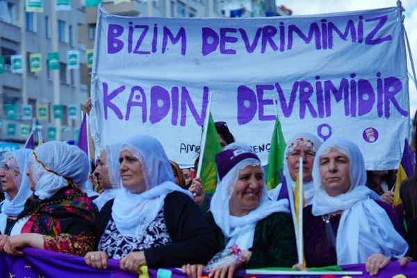 Göğün yarısı olanlar