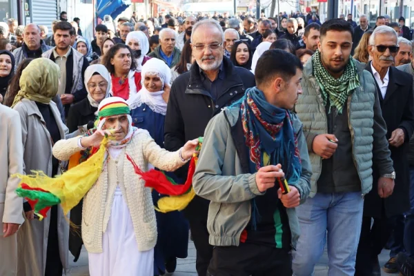 Demokratik toplumla yeniden doğuş