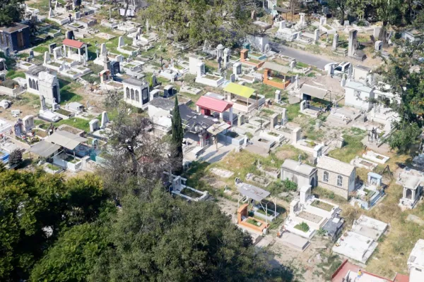 Kardeşim açılacak mezarda