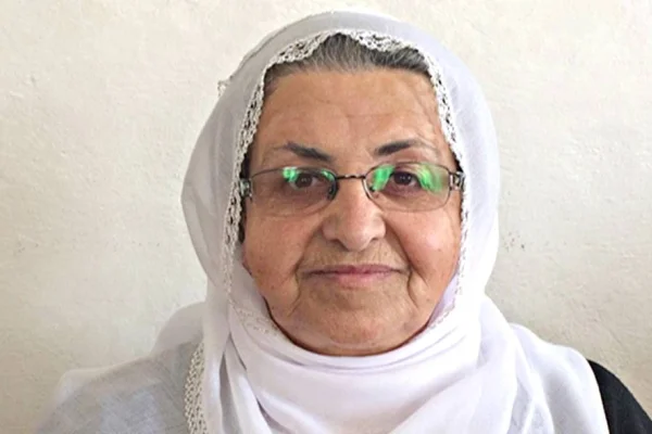 Türk polisi Barış Annesinin evini dağıttı