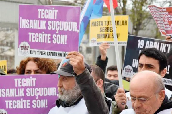 Toplumu da teslim almayı hedefliyor