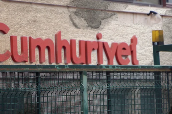Cumhuriyet gazetesi yazarlarına açık mektup