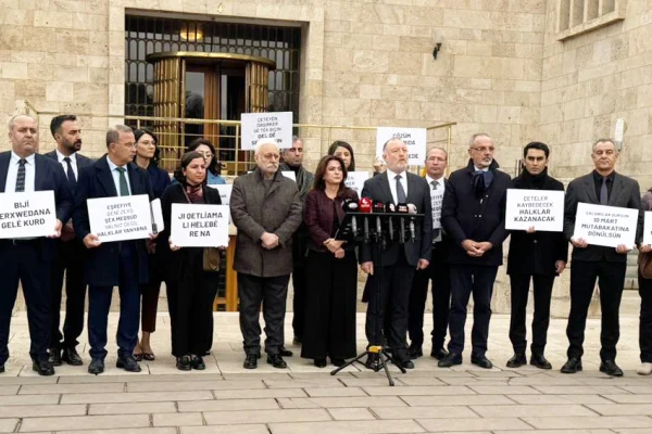 Çetelerin sırtını sıvazlama!