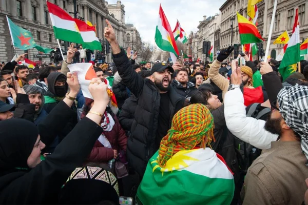 Avrupa ayakta: Bijî Berxwedana Rojava