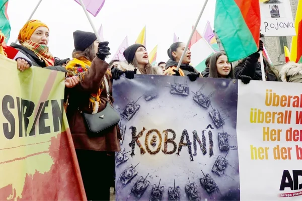 Frankfurt Kobanê’nin yanında