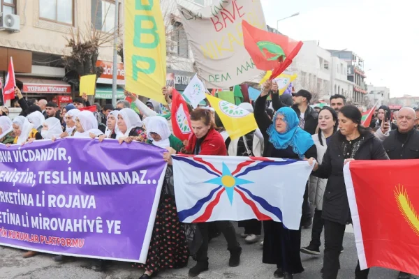 Mîdyad bileşenleriyle yürüdü