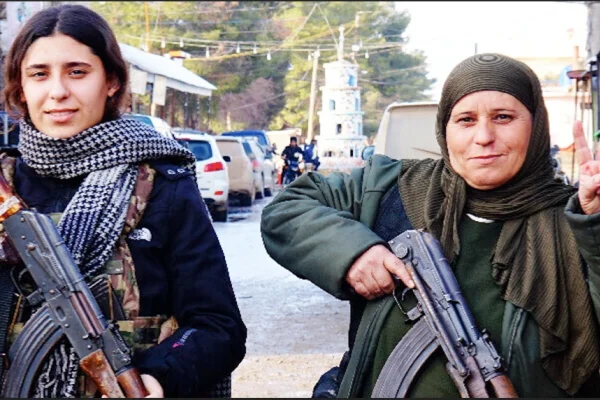 Anne ve kızı ülke savunmasında