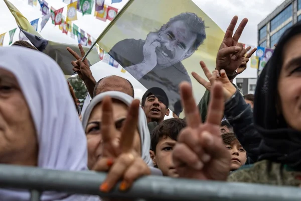 Kürtleri bir kere daha lidersizleştirmek
