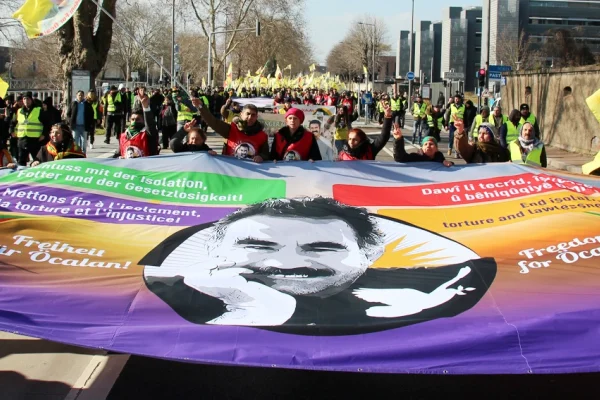 Kürtler Strasbourg için hazır