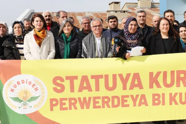 Seçmeli dersi de seçtirmiyor