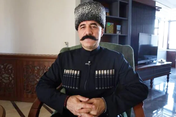 Çerkes olarak Kürtleri savunduğu için