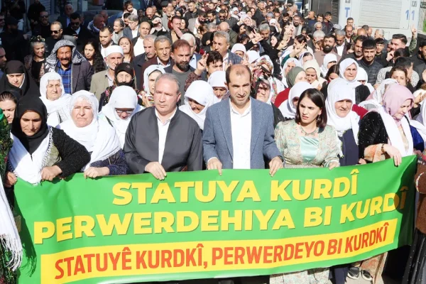 Tüm etkinlikler Kürtçe içindi