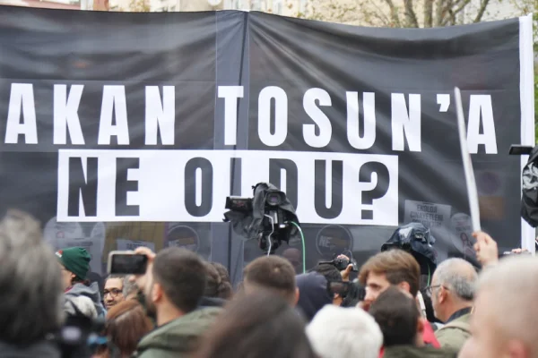Savcı katillerin avukatlığına soyundu