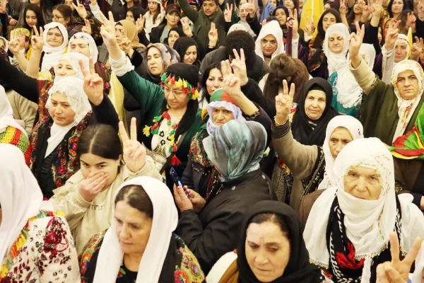 Rojhilatlı kadınların yanındayız
