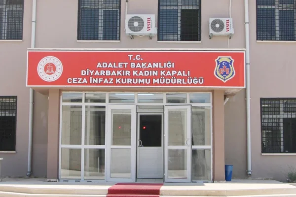 Cezaevi’nde ajanlık dayatması
