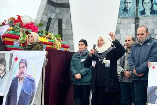 Oğlu Şervan'ın yanına defnedildi