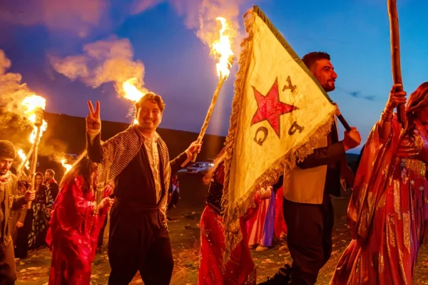 Qendîl’den Rojava’ya sönmeyen Newroz ateşi