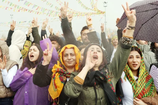 Newroz: Yeninin doğum sancısı
