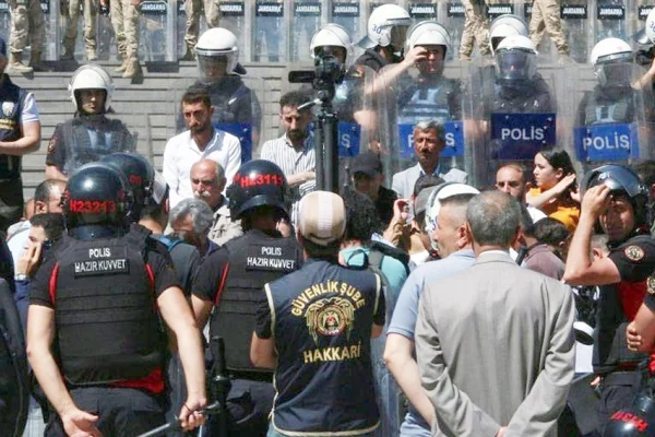Yerel demokrasi fiilen askıda