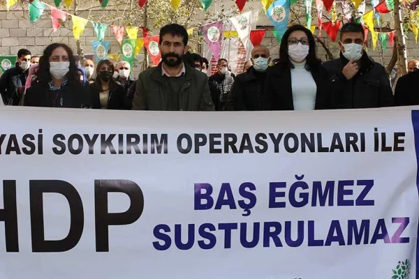 Terör eşliğinde siyasi soykırım