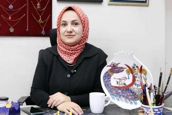 Kadın eliyle can bulan çini sanatı
