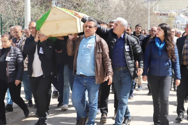 Devlet bir tutsağı daha katletti