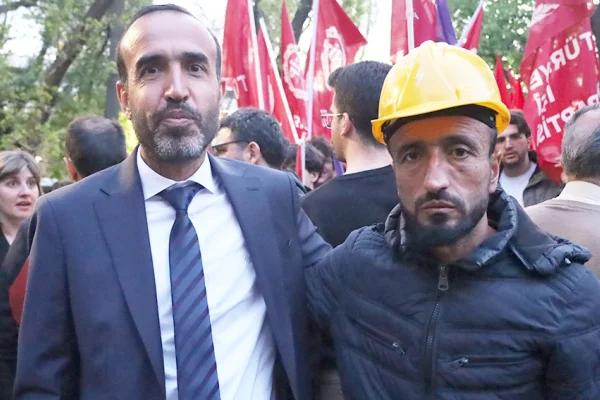 Bariyerleri beraber yıktılar