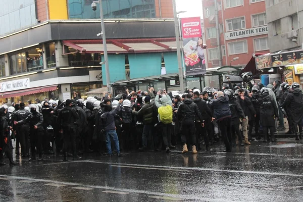 Taksim’de 79 gözaltı