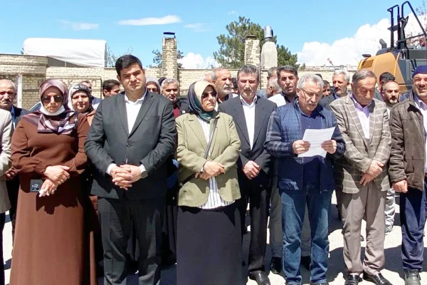 Allah'ın evindeki dil yasağına tepki