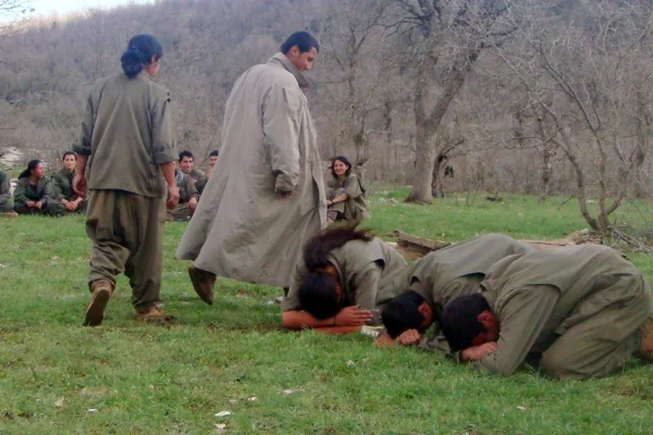 Kandil Dağı’nda bir skeç, mezarlıkta bir seçim