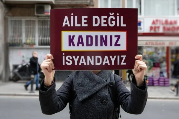 Güçlü aileye bakarken...