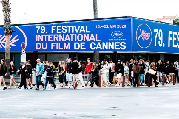 Cannes kendi köyüne döndü