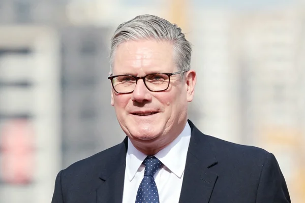 Starmer’a kabinesinden istifa çağrıları