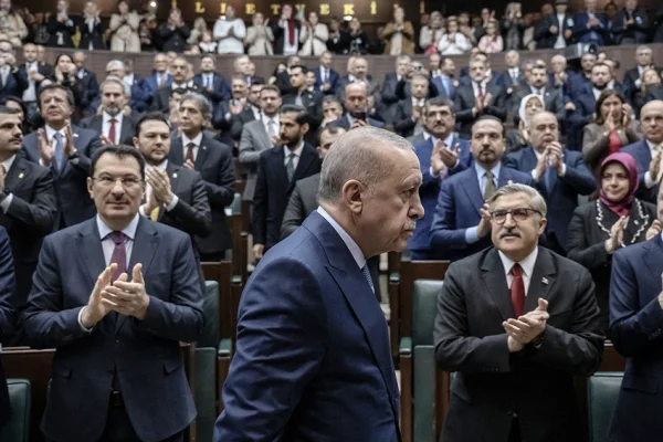 AKP, 'norm dışı' bir devlettir