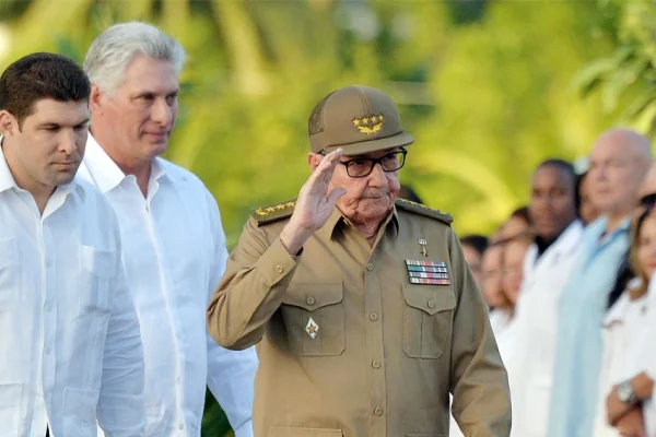 Küba’ya Maduro komplosu!