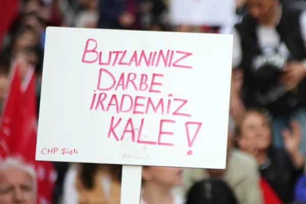 CHP operasyonu, CHP'yi aşıyor