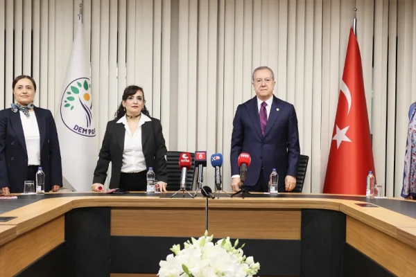 Partiler bayramlaştı