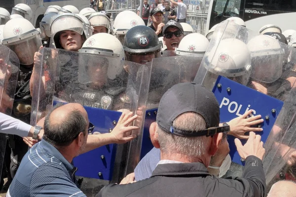 Tek çıkar yol demokrasi bloku